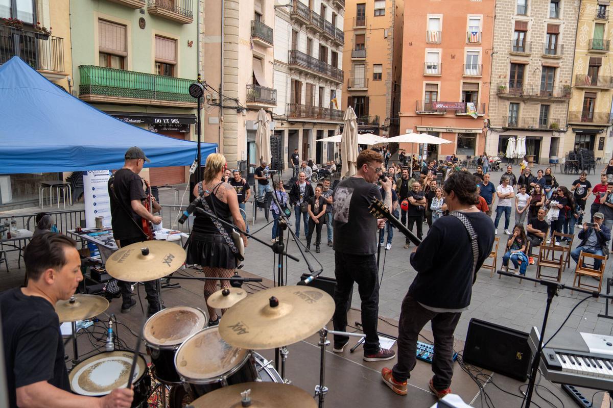 El grup de punk-rock Código 404 va ser el primer en actuar