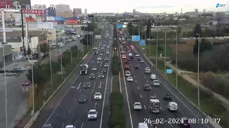 Casi 15 kilómetros de retenciones en la Pista de Silla y la A-7