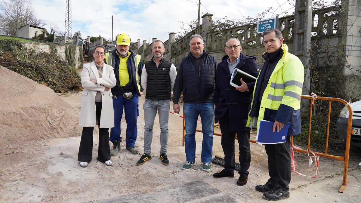 Por la izquierda, la ingeniera municipal Leire Gabilondo, Javier García (encargado de obra), Ángel García; Alejandro Villa, el ingeniero municipal Juan Carlos Álvarez y Roberto Fernández, de la empresa adjudicataria.