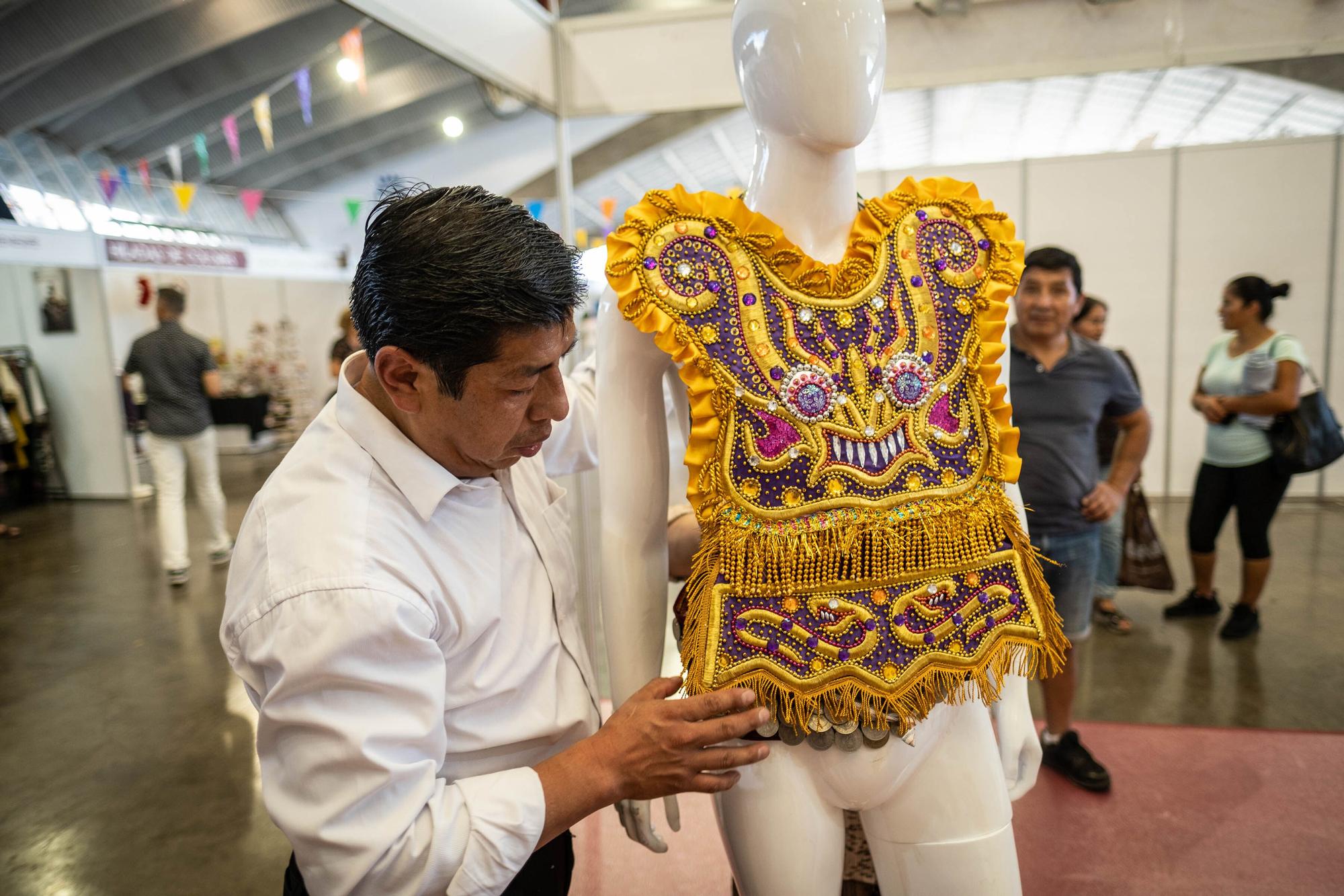 Un homenaje en Tenerife al Carnaval Internacional en la Feria Tricontinental de Artesanía