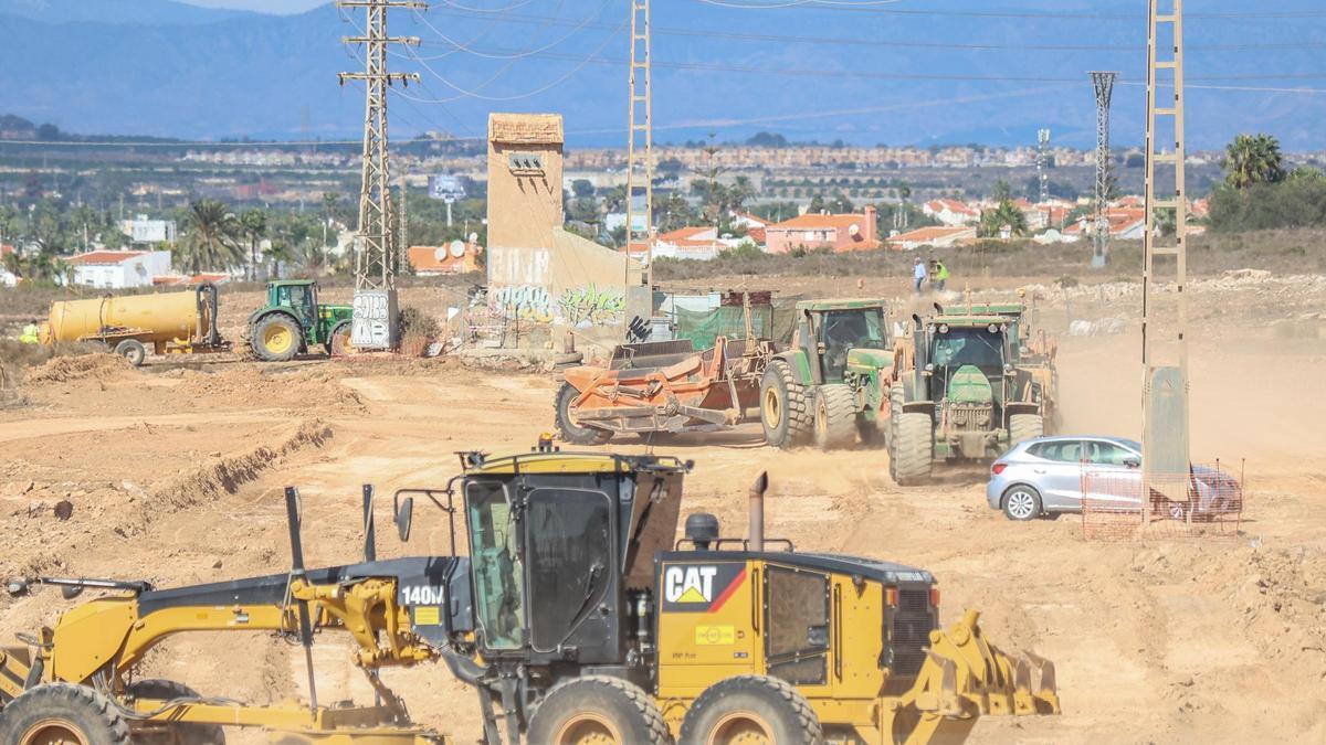 Obras de urbanización de La Hoya en la que está prevista la construcción de 7.495 viviendas