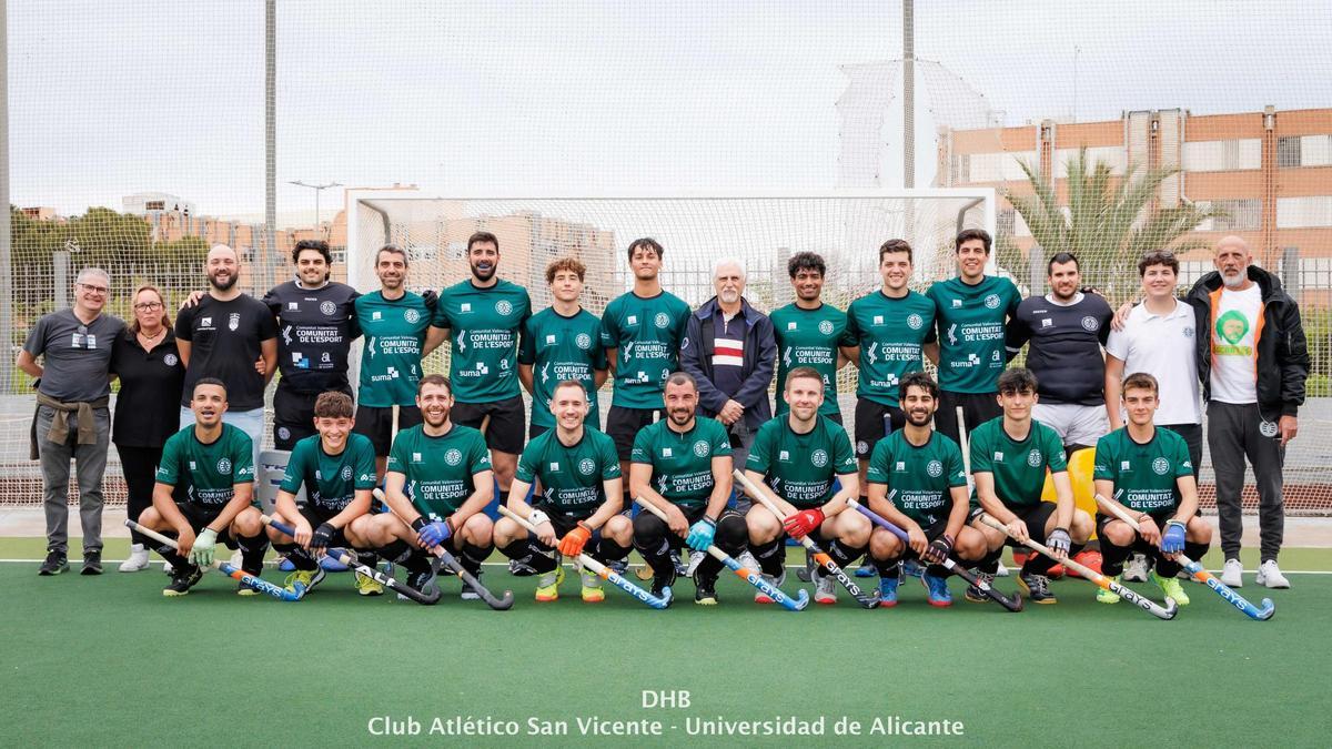 Equipo sénior masculino DHB, celebación de la salvación.