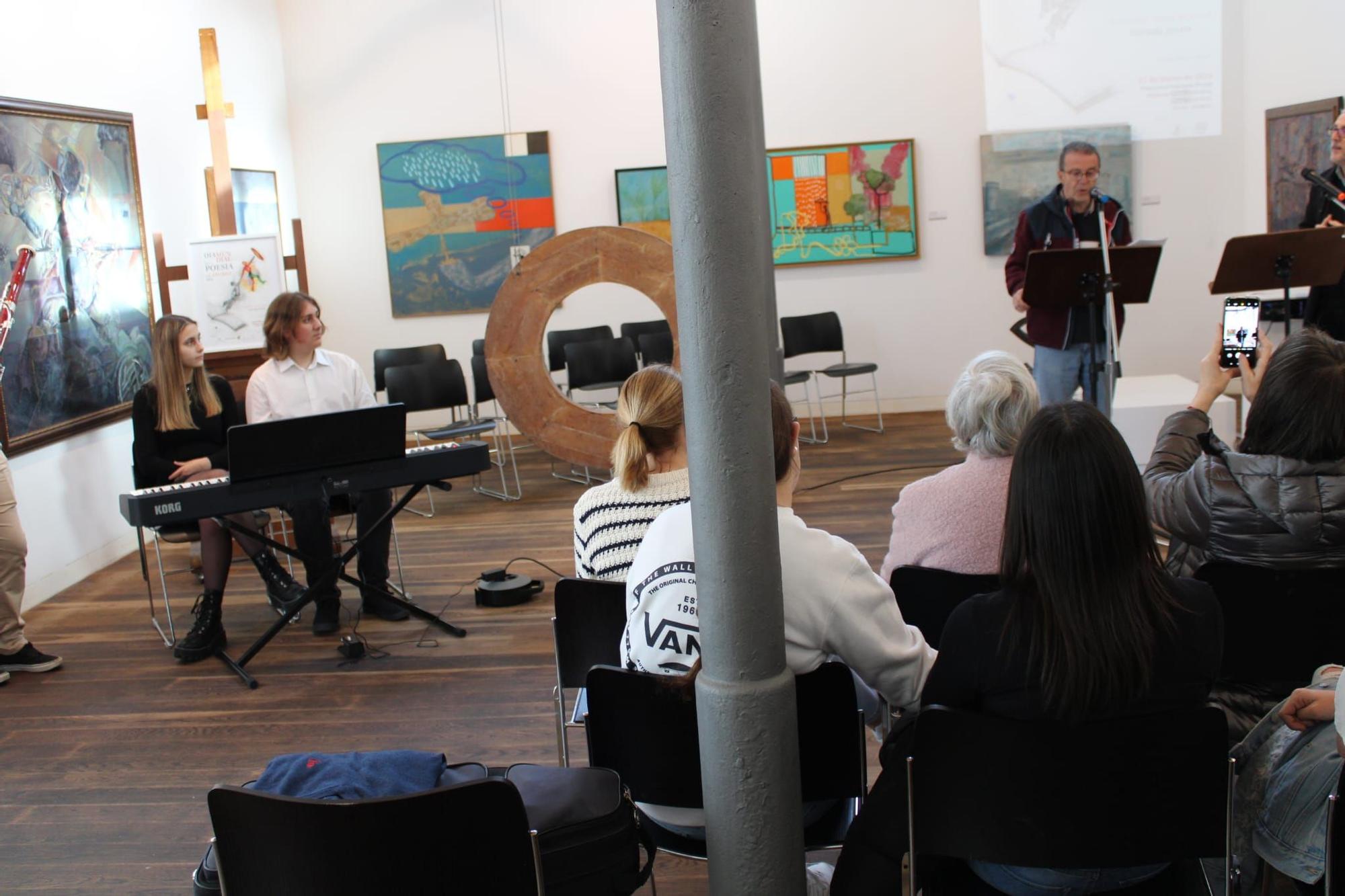 Así fueron los recitales de la mañana durante el Día de la Poesía en Langreo