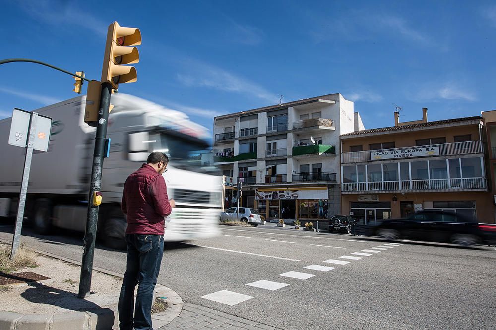 La Jonquera - N-II | Està entre les pitjor valorades de Catalunya. Els passos de vianants estan massa espaiats, hi ha manca de vorera, el transport públic és insuficient, no hi ha infraestructura per bicicletes, i l'excés de vehicles pesants genera inseguretat. Quasi el 25% dels vehicles excedeixen en més d’un 10% el límit de velocitat.