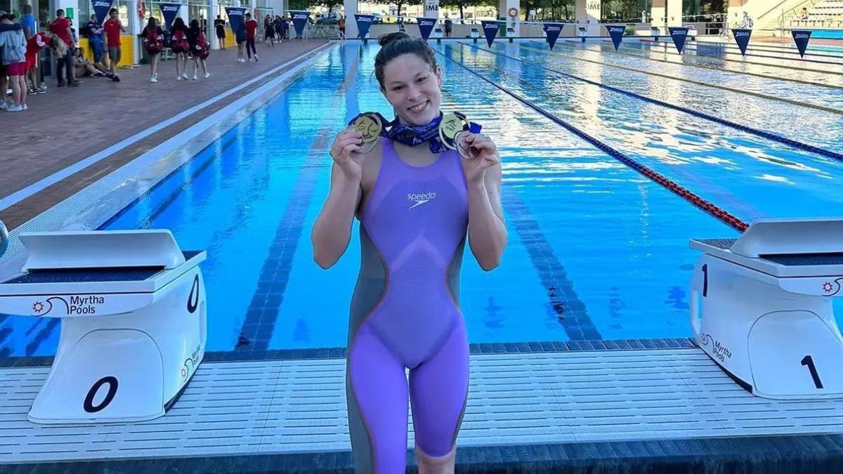 Ángela Martínez luce sus medallas