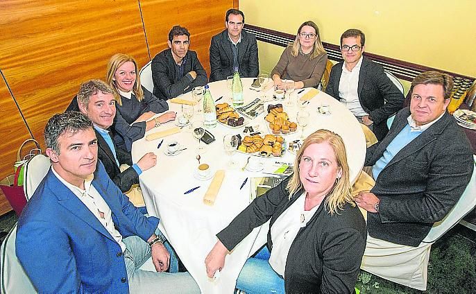 José Manuel Nadal, de Hidraqua; José Vegara y Estefanía Pérez, de ITV; Richard Muñoz Murcia,Jorge Ballesta y María José Toledo; y Juan José Alonso, también de Hidraqua; Antonio Murcia, de leansis Productividad y Rosa María Serna, ayer, en el acto.