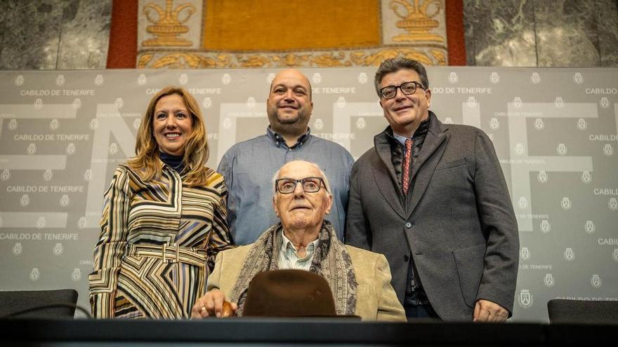 Homenaje de Los Sabandeños a Elfidio Alonso en el Teatro Leal