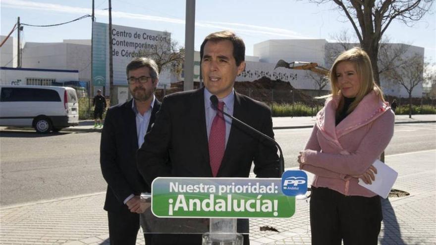 El alcalde pregunta a Susana Díaz para qué va a servir el C4