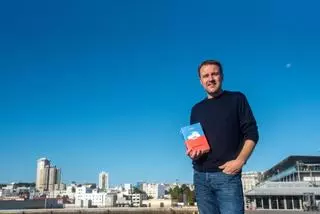Arturo Lezcano presenta "O país invisible" en Bueu