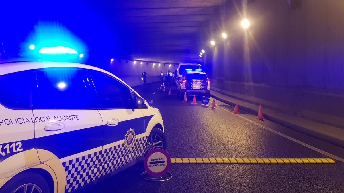 Un control de la Policía Local de Alicante