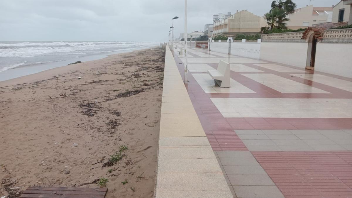 Playa de Daimús, este mediodía.