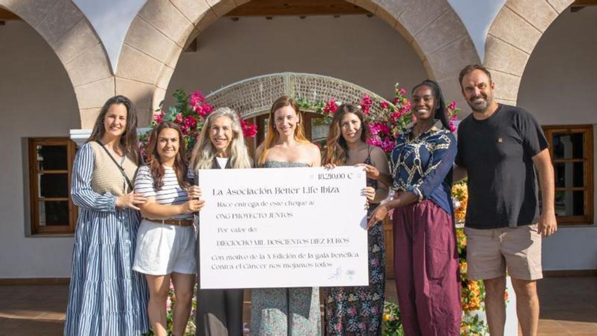 Entrega del cheque.