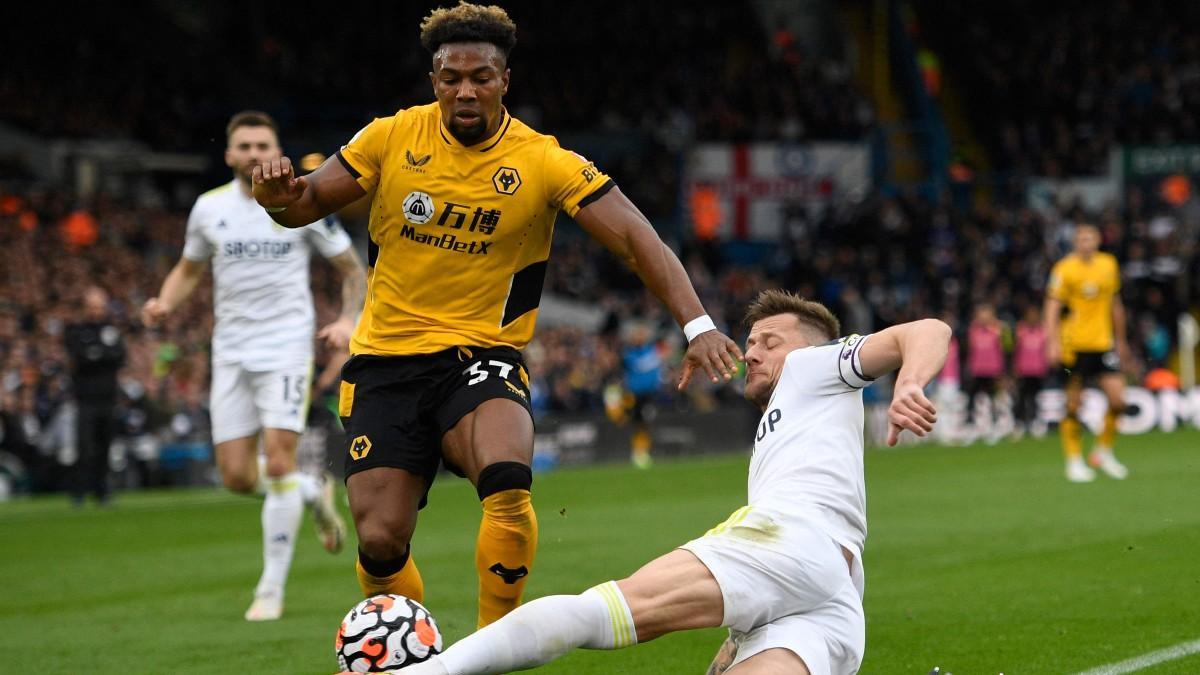 Adama Traoré durante un partido con el Wolverhampton frente al Leeds United