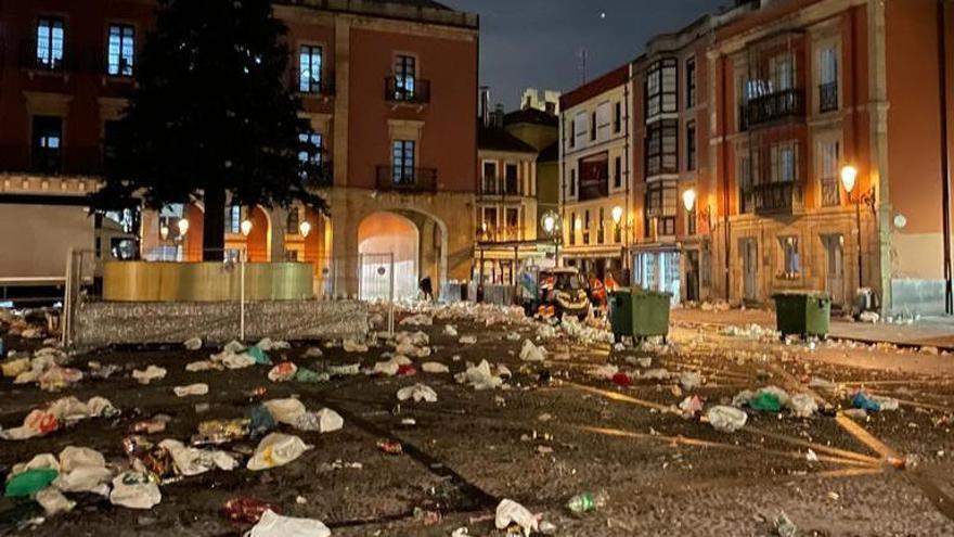 Los residuos en la plaza Mayor.