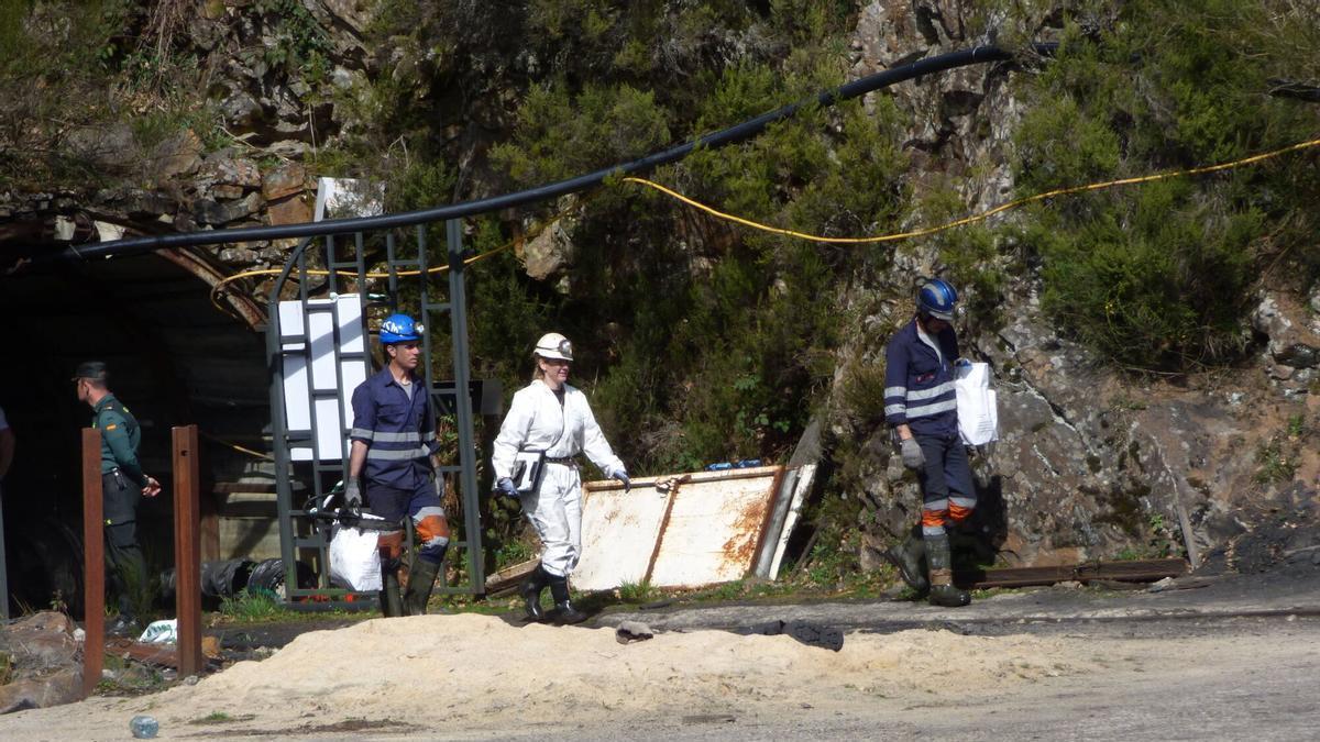 Inspección de la mina de Cerredo tras el accidente.