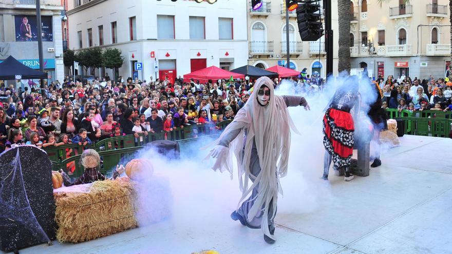 Halloween en Elche: Una fiesta que une a dráculas y zombis