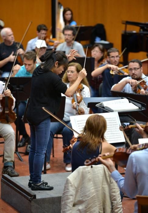 ELIM CHAN DIRECTORA CHINA ORQUESTA FILARMONICA