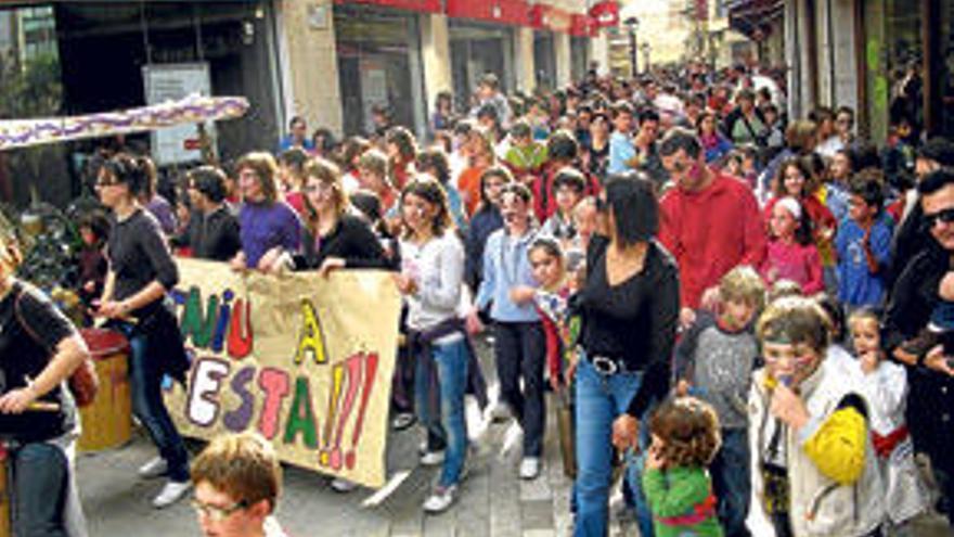 El recorrido urbano a ritmo de batucada divirtió a muchos.