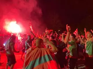 VÍDEO | Los jugadores del Zamora CF llegan a La Marina y celebran el ascenso