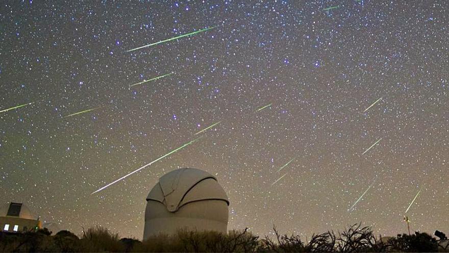 Perseidas sobre el Observatorio Astrofísico del Teide.