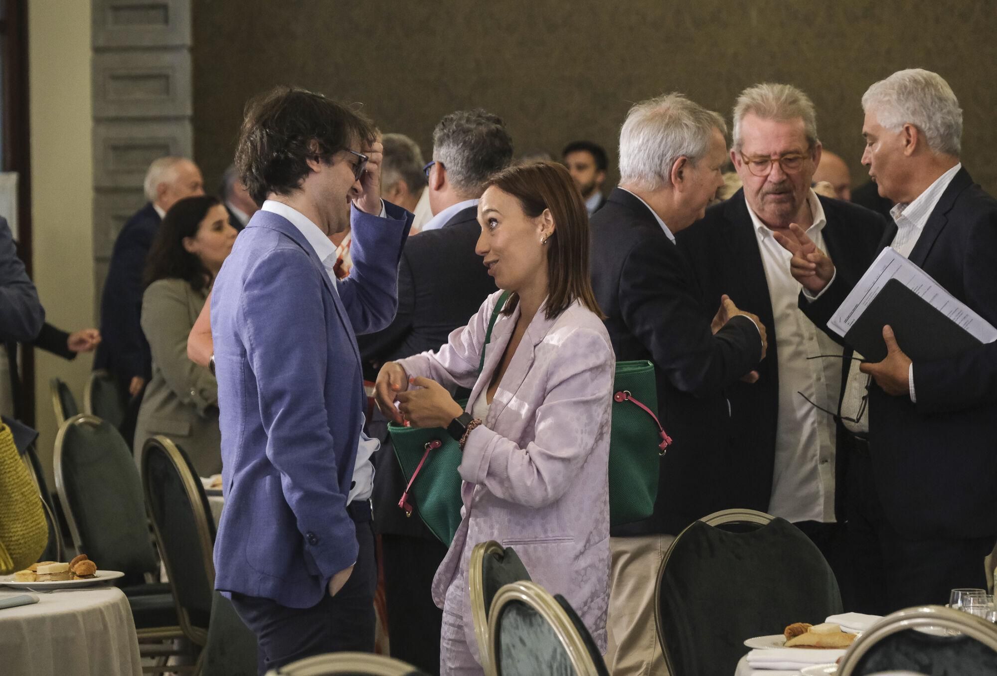 Encuentro informativo con Ángel Víctor Torres, ministro de Política Territorial y Memoria Democrática de España 