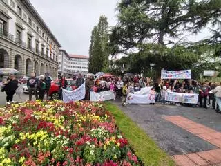 Insumisión en el comedor escolar en Langreo y Turón: Las familias del José Bernardo y del Vega de Guceo se niegan a pagar el incremento de precio del servicio