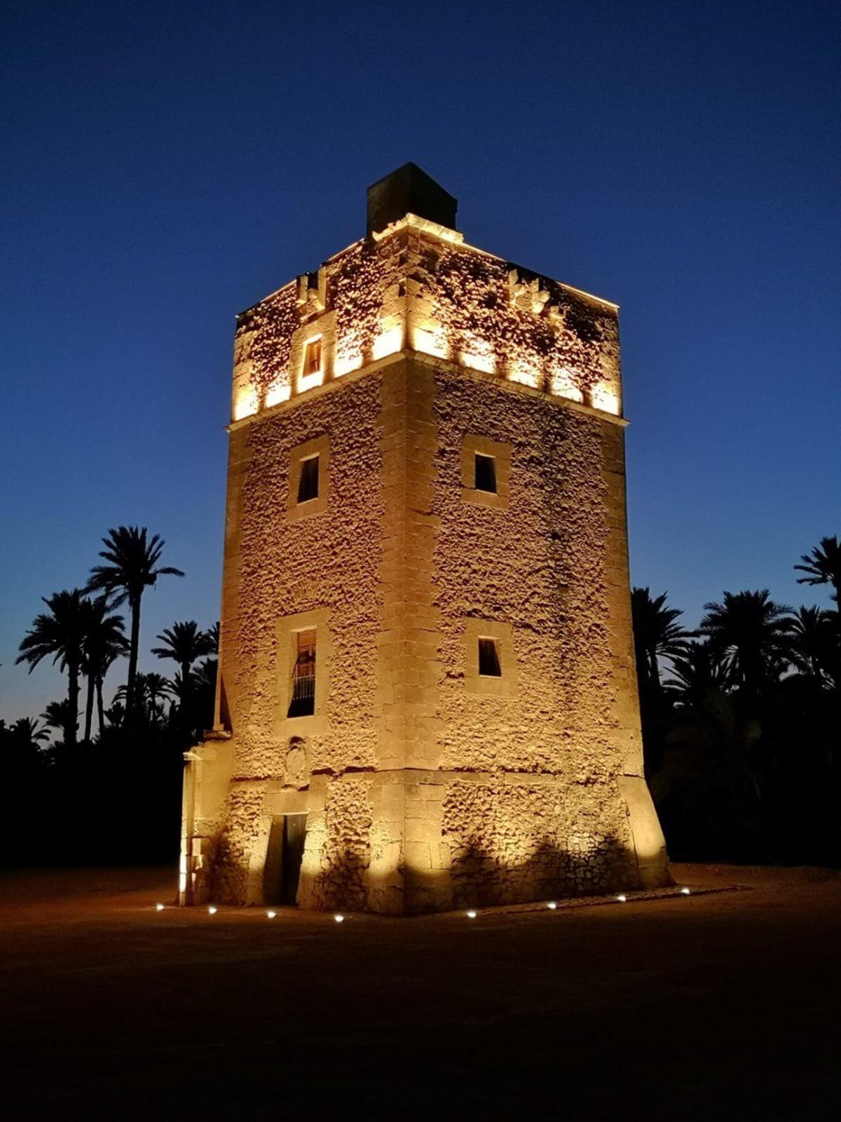 La Torre de los Vaíllo iluminada