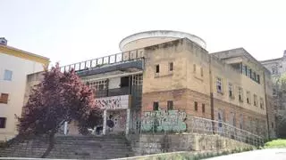 El edificio 'okupa' de Reyes Huertas en Cáceres, un bien protegido, en el abandono