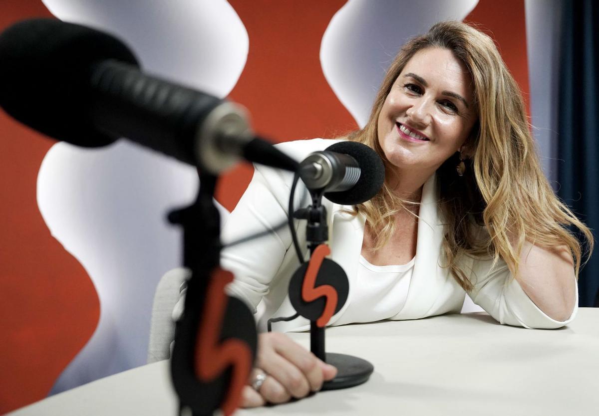 La periodista gallegaemprende una nuevaaventura profesional con su video podcast Superlativas. //  José Luis Roca