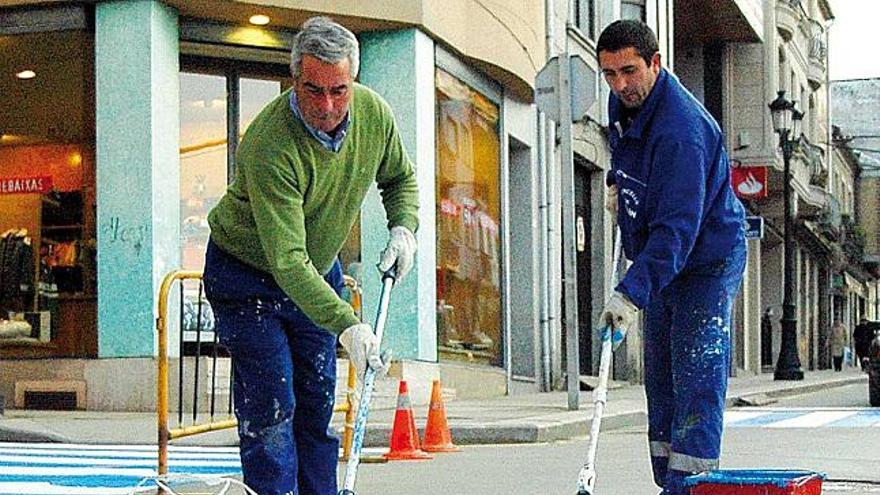 Los pasos de cebra de Lalín son azules y blancos