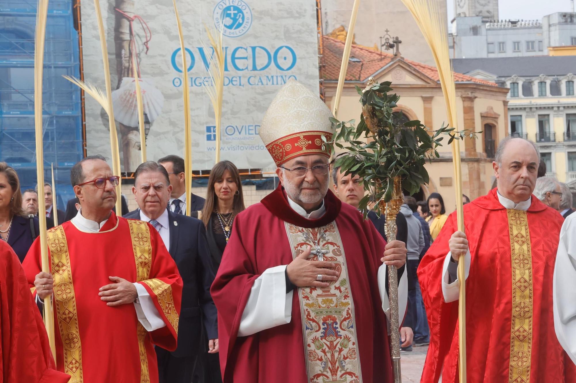 Procesión y bendición de las palmas en la Catedral.