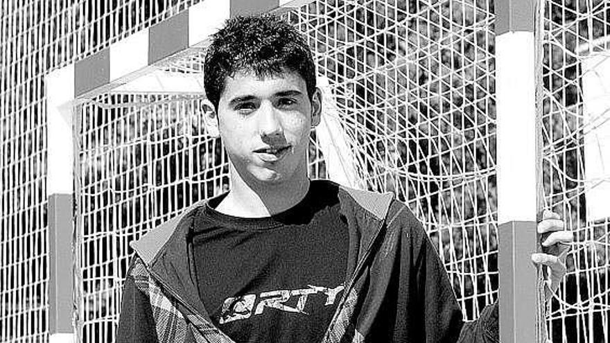 José Ángel, en la pista de la Escuela de Fútbol de Mareo, antes de terminar la pasada temporada.