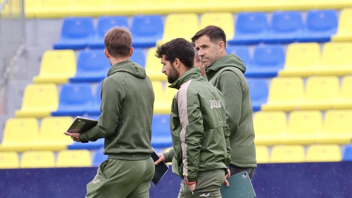 David Albelda, junto a su cuerpo técnico, en la Ciudad Deportiva José Manuel Llaneza.