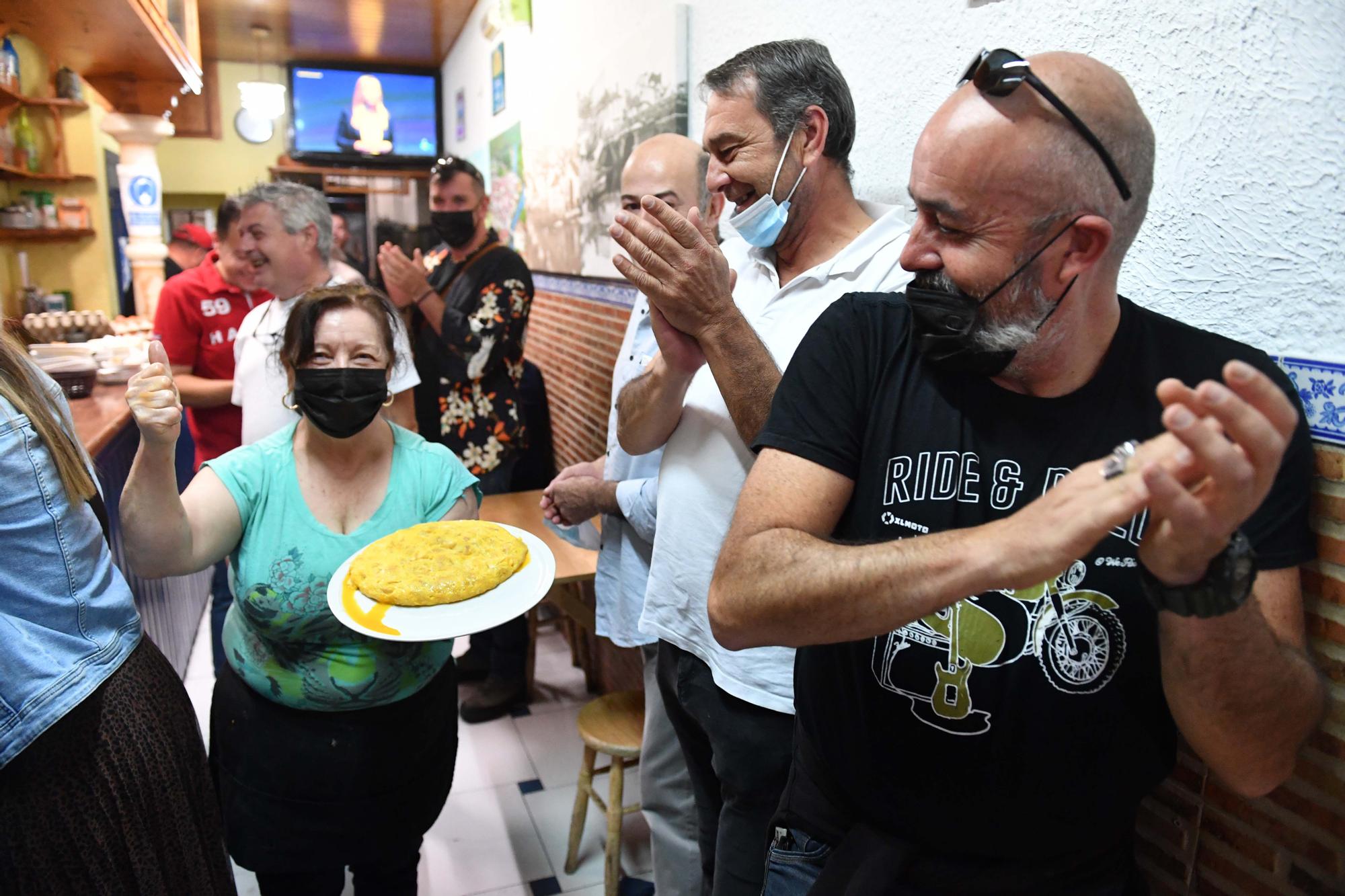 El Bar Galicia logra por primera vez el premio a la mejor tortilla de Betanzos