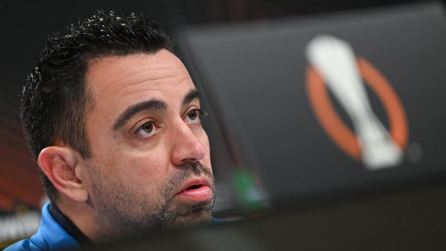 Monumental cabreo de Xavi Hernández... y no con sus jugadores