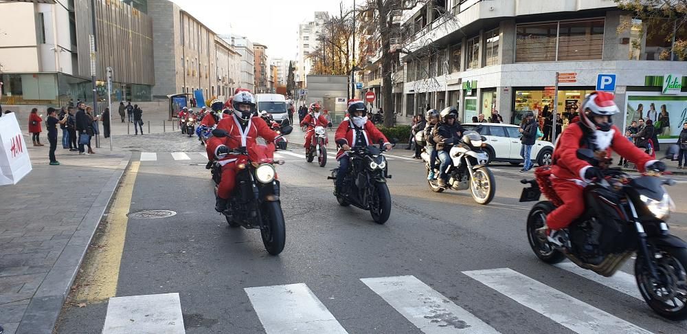 La ''papanoelada motera'' reuneix més de 700 motos a Girona