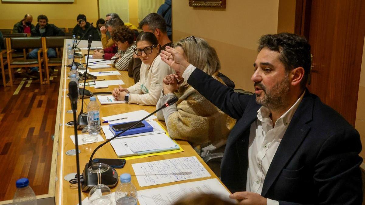 El portavoz del PP de O Grove en un pleno.