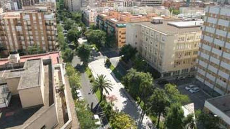 El Ayuntamiento de Badajoz instala carriles bici en la avenida Colón y ronda del Pilar