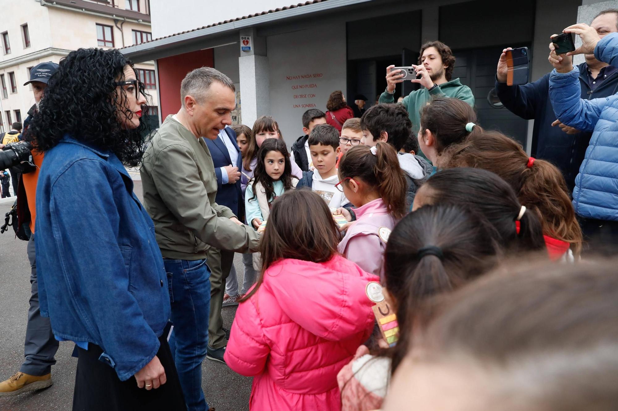 EN IMÁGENES: Los libros salen a la calle en el regreso de la feria de Corvera