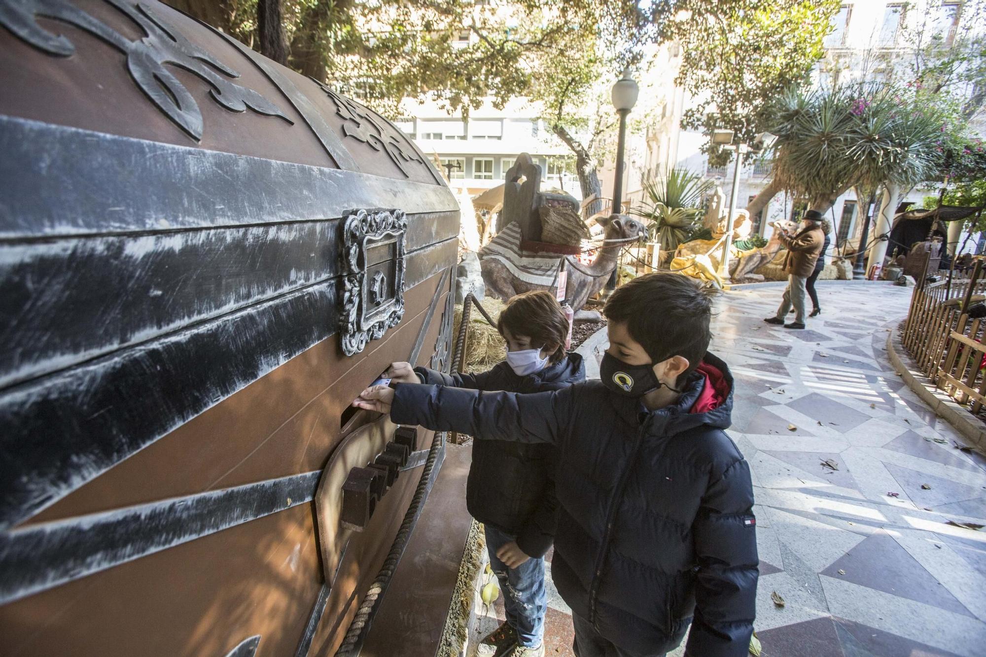 Campamento de los mensajeros reales en la plaza de Gabriel Miró