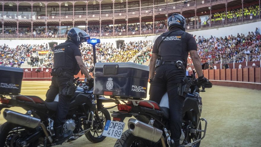 Clase magistral de la Policía Nacional ante 6.500 escolares en La Malagueta