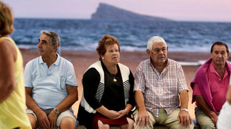 El Consell estudia crear un programa  propio de vacaciones para mayores