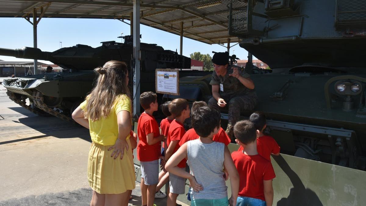 El colegio Salesianos visita la Brigada Guzmán el Bueno X