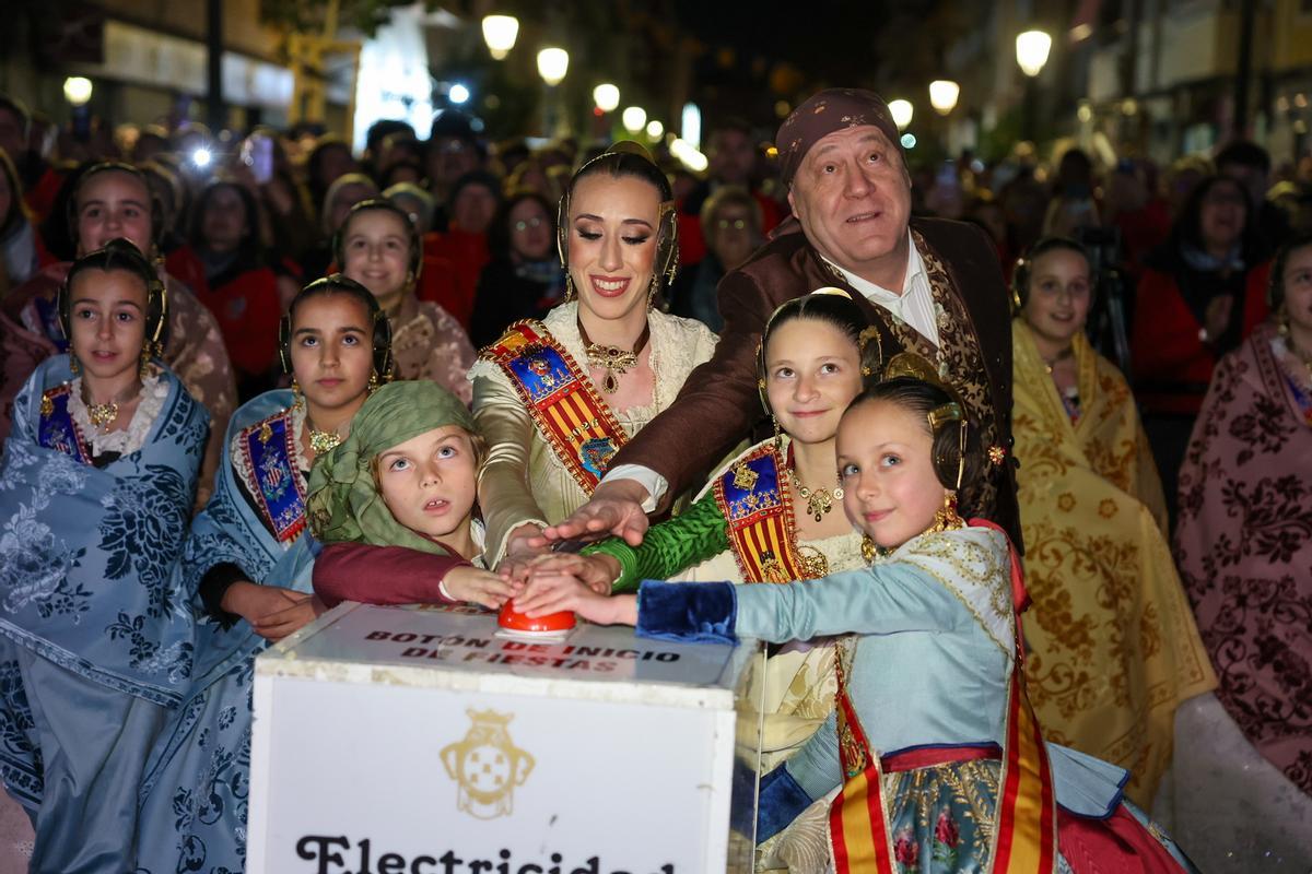 Malvarrosa celebra su tercer premio con la inauguración de sus luces