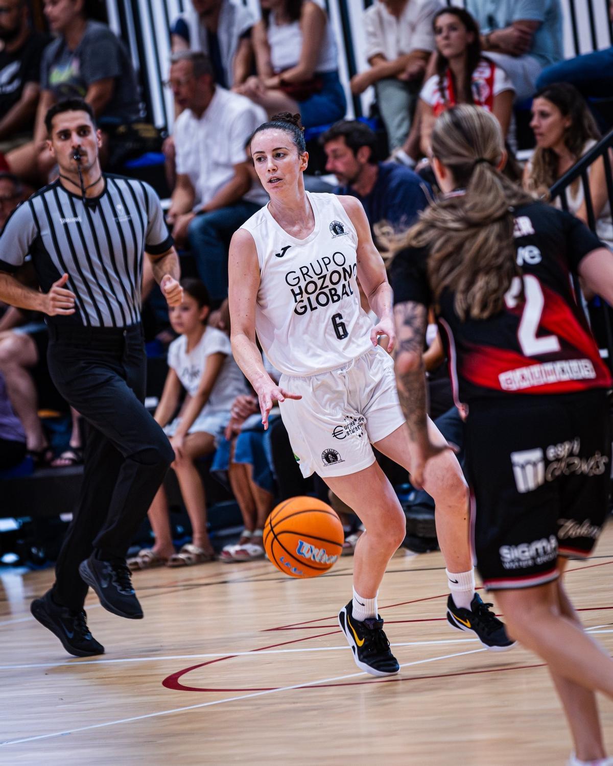 Aina Ayuso, en el partido amistoso del Hozono Global Jairis ante el Uni Girona