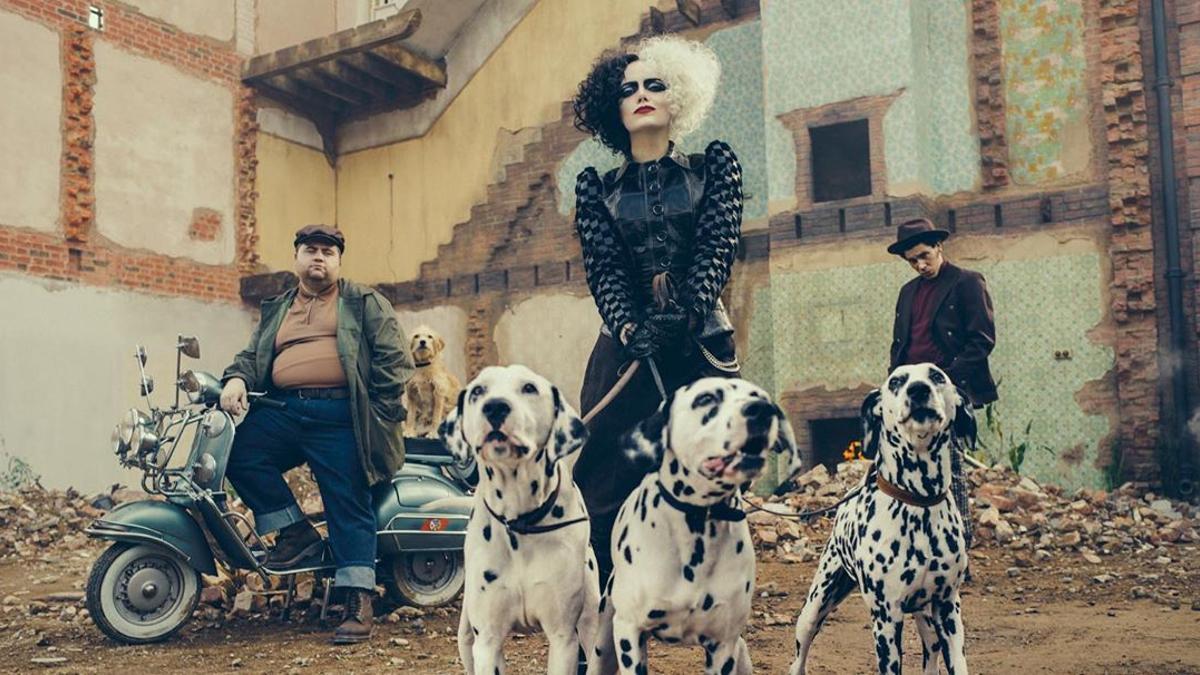 Primera imagen distribuida por Disney con Emma Stone como Cruella de Vil en una película que verá la luz en cines en el año 2021