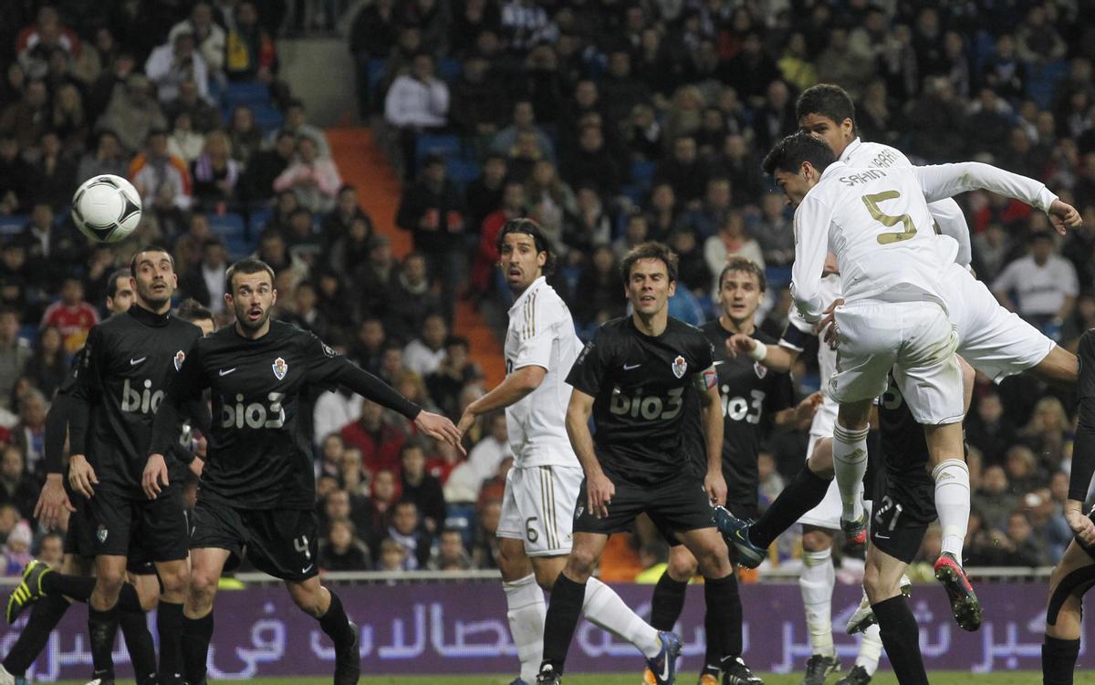 Nuri Sahin en el momento del único gol que anotó con el Real Madrid.