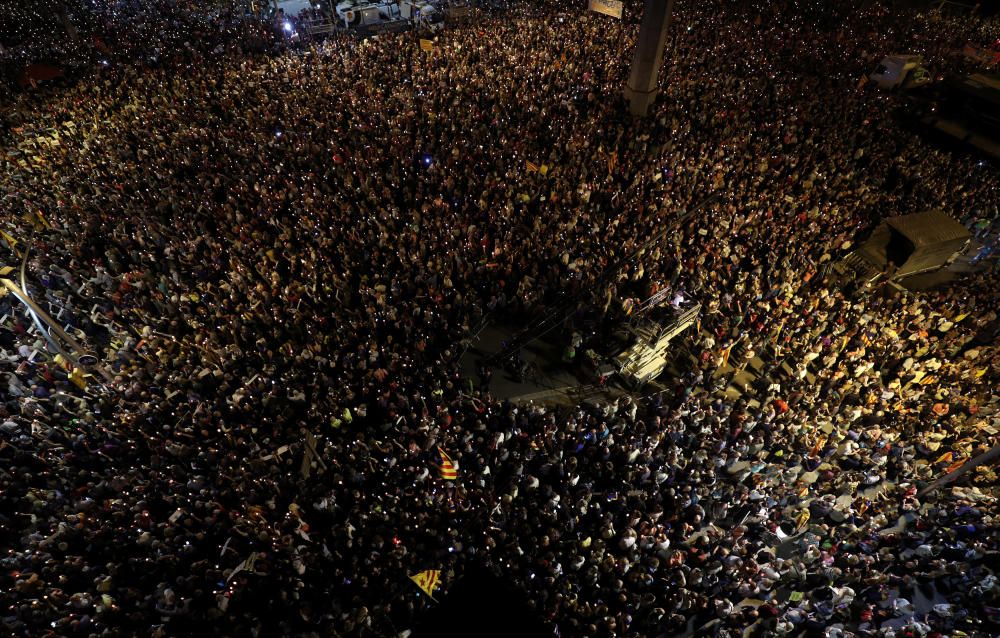 Concentración en Barcelona por la libertad de Sànchez y Cuixart