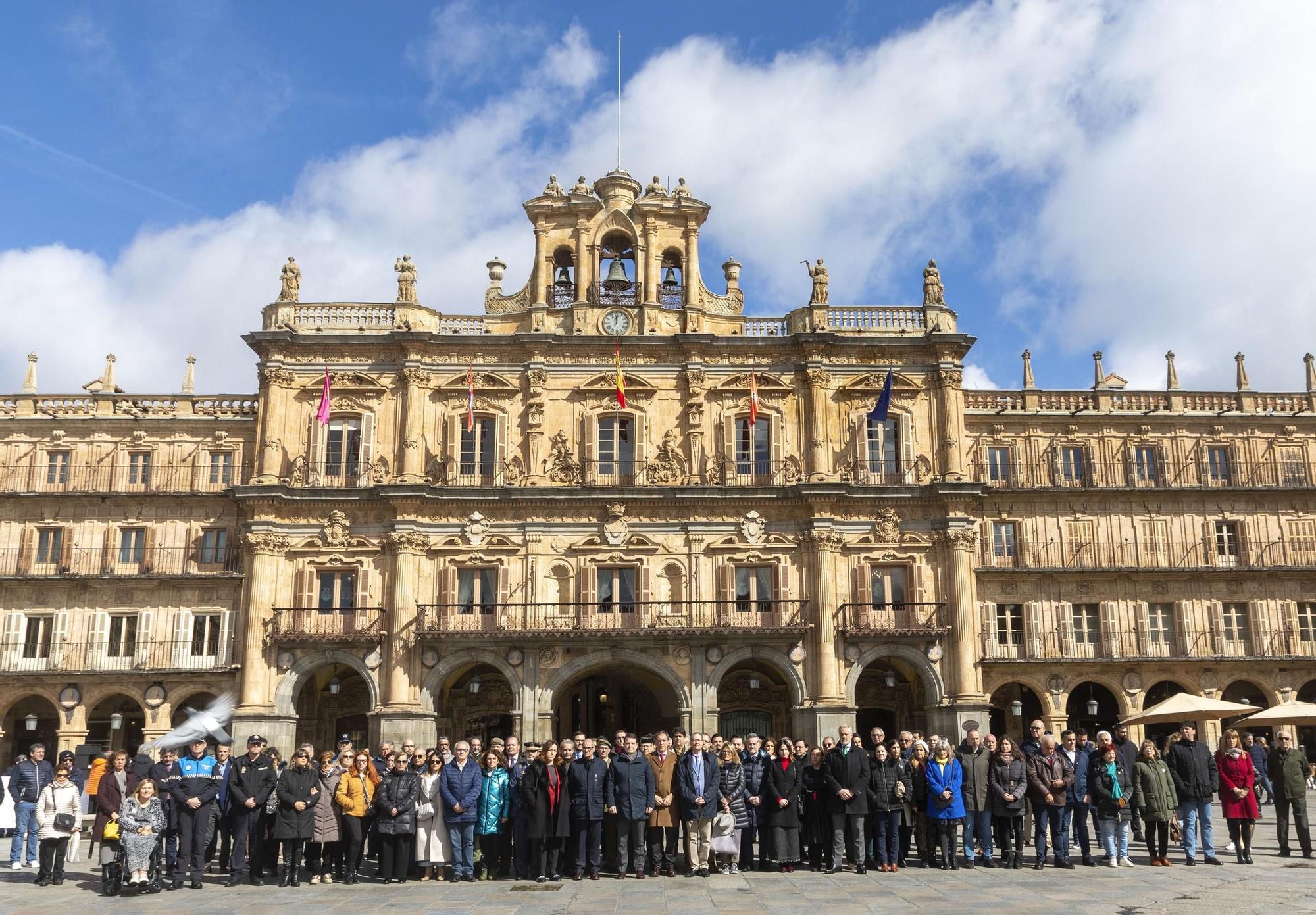 GALERÍA: Castilla y León guarda un minuto de silencio para recordar a las víctimas del 11M