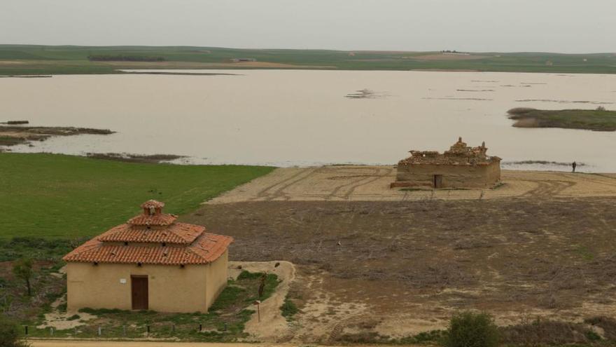 La Laguna Grande, vista desde Otero de Sariegos, en una imagen de archivo.